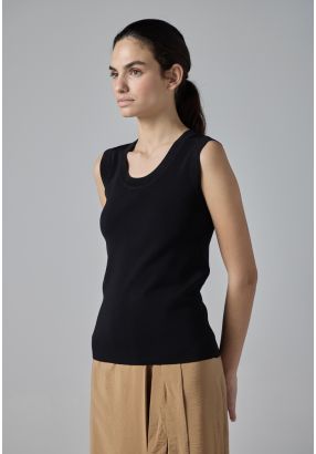 Basic Round Neck Sleeveless Top