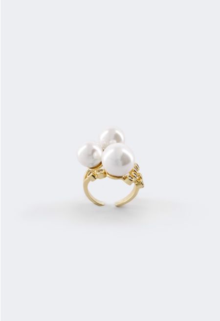 Chunky Faux Pearls Ring